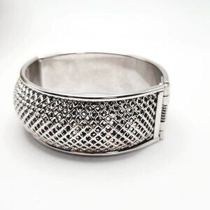 Vintage Sarah Coventry Cosmopolitan Mesh Silver Tone Hinged Bangle Bracelet